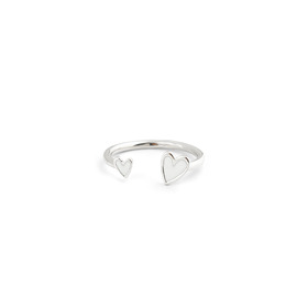 кольцо с двумя сердцами из серебра с белой эмалью