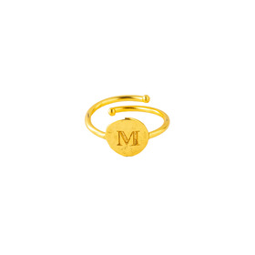 Золотистое кольцо с буквой M