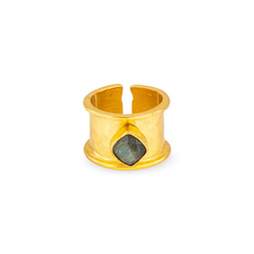 Золотистое широкое кольцо с темно-зеленым камнем