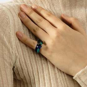 Кольцо с изумрудом с синей высокотехнологичной керамикой