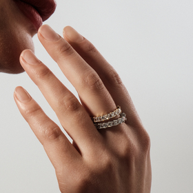 Серебряное кольцо с белыми кристаллами