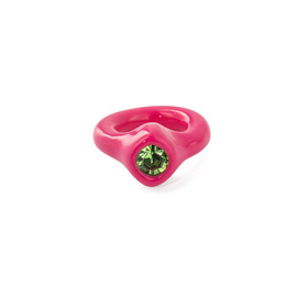 Ярко-розовое кольцо с зеленым кристаллом