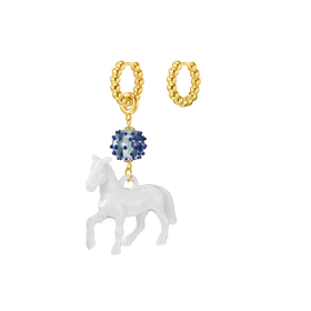 Prince Charming Gold. Золотистые серьги с белой лошадкой и голубой бусиной Мурано