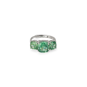 Серебряное кольцо с тремя крупными зелеными кристаллами
