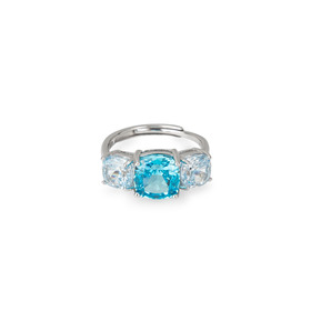 Серебряное кольцо с тремя крупными голубыми кристаллами
