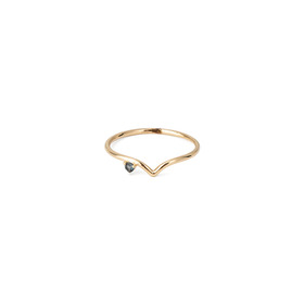 Тонкое кольцо галочка из желтого золота с топазом