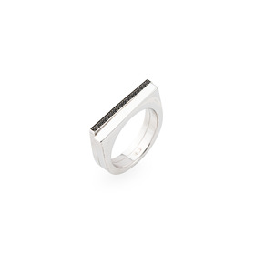 Серебряное кольцо Step Ring с черной шпинелью