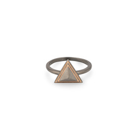 Черненое кольцо с треугольником