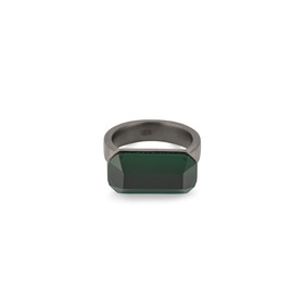 Серое кольцо с крупным зеленым фианитом
