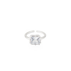 Серебристое кольцо с крупным кристаллом