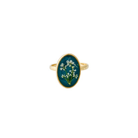 Золотистое овальное синее кольцо с белыми цветками