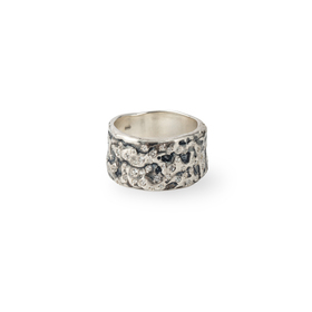 Неровное кольцо из серебра с топазами