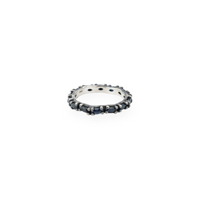 Мятое кольцо из серебра с сапфирами