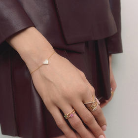 Позолоченное кольцо из серебра с звездой рубинового цвета