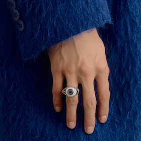 Кольцо из серебра со стеклянным голубым глазом