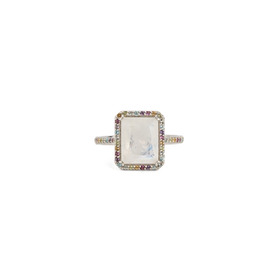 Радужное кольцо из серебра с лунным камнем огранки багет