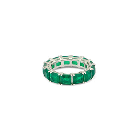 Кольцо из серебра с дорожкой из зеленых кристаллов