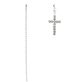 Асимметричные серебристые серьги с крестом и кристаллами