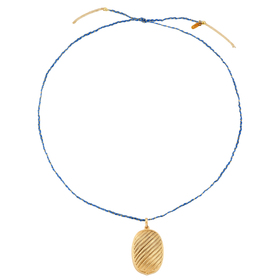 Позолоченная карамелька «Земляника со сливками» на темно-синем шнурке из шелковой нити с цепочкой