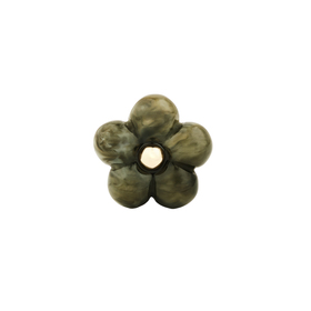 Кольцо с темно-зеленым цветком с белым основанием
