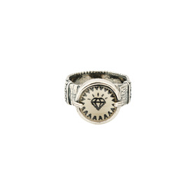 Белое хрустальное кольцо с изображением кристалла