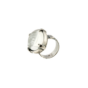 Серебряное кольцо с черным стеклом и изображением руки