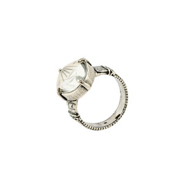 Овальное кольцо с коричневой медузой