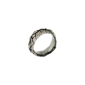 Кольцо с трещинами из серебра