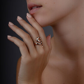 Позолоченное кольцо-полоз из серебра с демантоидом