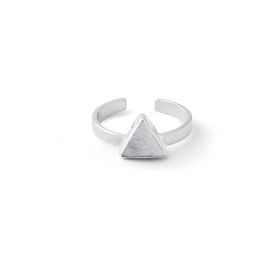 Кольцо-треугольник из серебра со светлым плоским перламутром