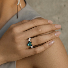 Кольцо Love Ring Green из жемчуга с кристаллом-сердцем