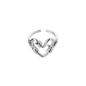 Серебристое незамкнутое кольцо с сердцем