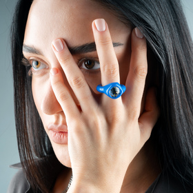 Кольцо синего цвета из полимерной глины с прозрачным камнем