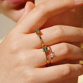 Позолоченное кольцо с розовым фианитом