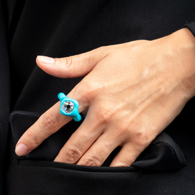 Голубое кольцо из полимерной глины с крупным прозрачным стразом