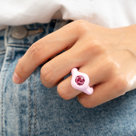 Розовое кольцо из полимерной глины с розовым стразом