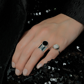 Широкое кольцо из серебра с перламутром