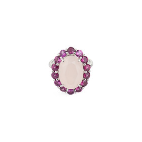 Кольцо из серебра с розовым кварцем овальной огранки и родолитами