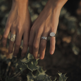 Печатка из серебра VARDUÍ signet ring с орнаментом