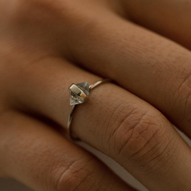 Кольцо Mini из белого золота с херкимерскими алмазами