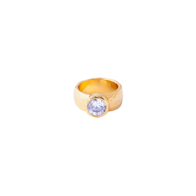 Золотистое кольцо с крупным кристаллом