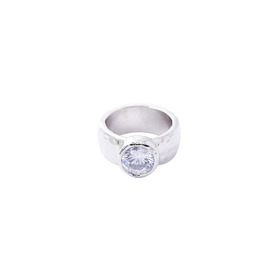 Серебристое высокое кольцо с крупным кристаллом