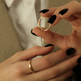 Обручальное женское кольцо из золота с бриллиантом