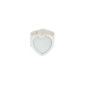 Серебристое кольцо-сердце с перламутром