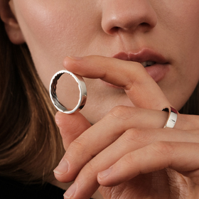 Женское кольцо-крыло из серебра