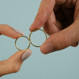 Женское кольцо с половинкой сердца из желтого золота