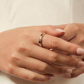 Женское обручальное кольцо из золота