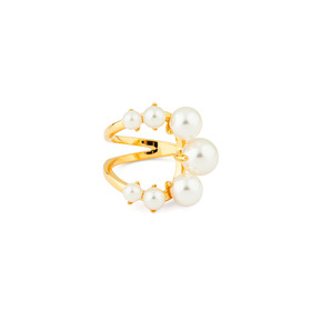 Золотистое открытое кольцо с белыми бусинами