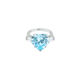 Серебряное кольцо с голубым кристаллом огранки сердца