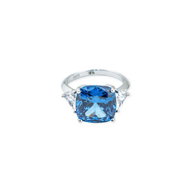 Серебряное кольцо с синим и белыми кристаллами